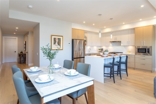 305-9818 Fourth St, Sidney, BC - Indoor