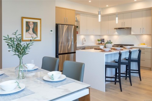 305-9818 Fourth St, Sidney, BC - Indoor