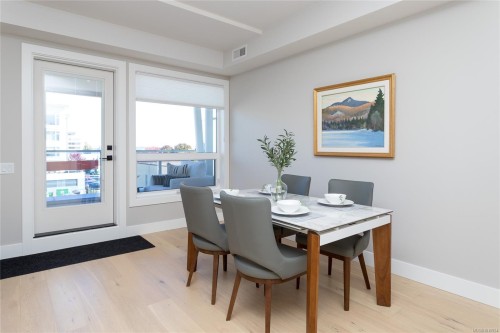 305-9818 Fourth St, Sidney, BC - Indoor Photo Showing Dining Room