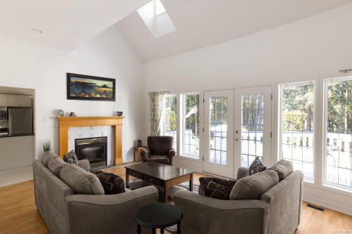 560 Salmon Rd, North Saanich, BC 