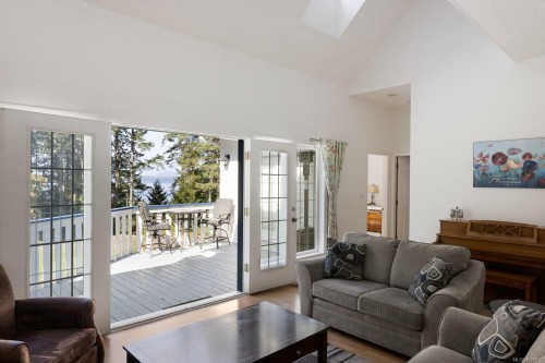 560 Salmon Rd, North Saanich, BC 
