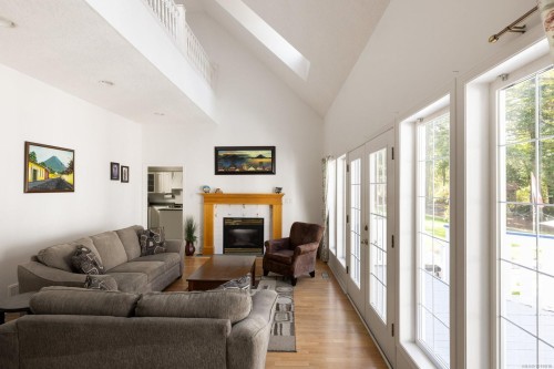 560 Salmon Rd, North Saanich, BC 