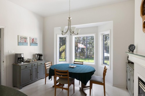 560 Salmon Rd, North Saanich, BC 