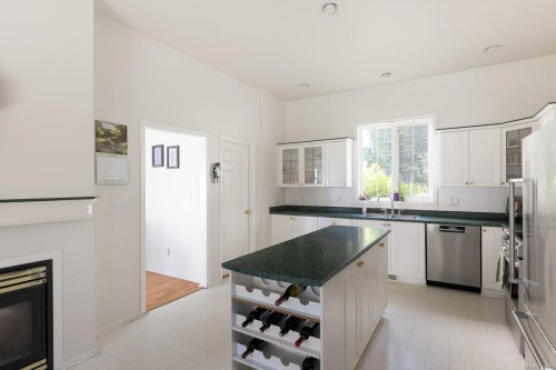 560 Salmon Rd, North Saanich, BC 