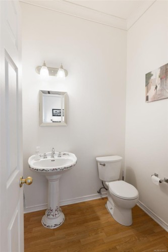 560 Salmon Rd, North Saanich, BC 