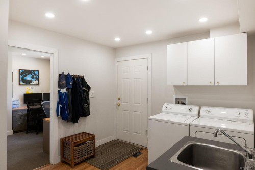 560 Salmon Rd, North Saanich, BC 