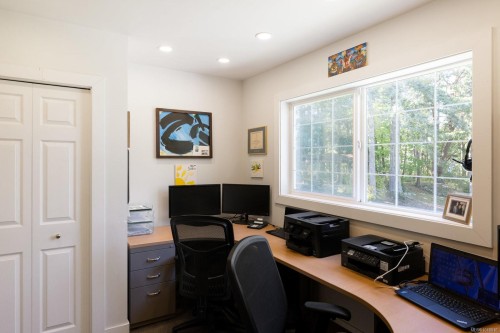 560 Salmon Rd, North Saanich, BC 