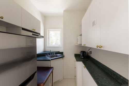 560 Salmon Rd, North Saanich, BC 