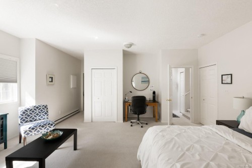 560 Salmon Rd, North Saanich, BC 