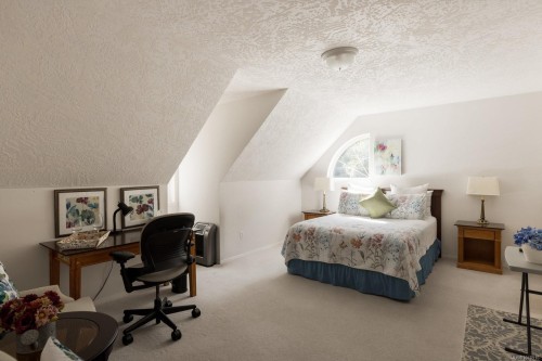 560 Salmon Rd, North Saanich, BC 