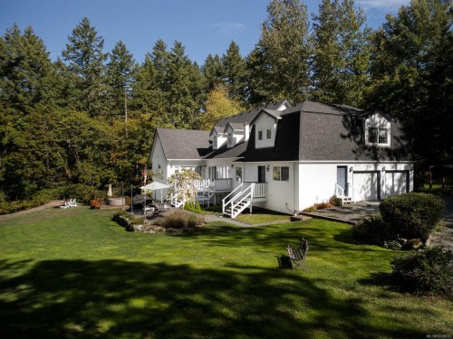 560 Salmon Rd, North Saanich, BC 