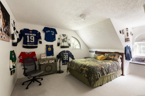 560 Salmon Rd, North Saanich, BC 