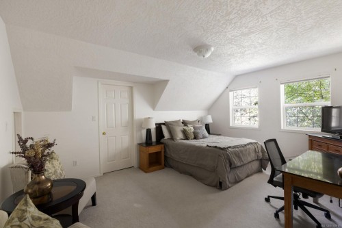 560 Salmon Rd, North Saanich, BC 