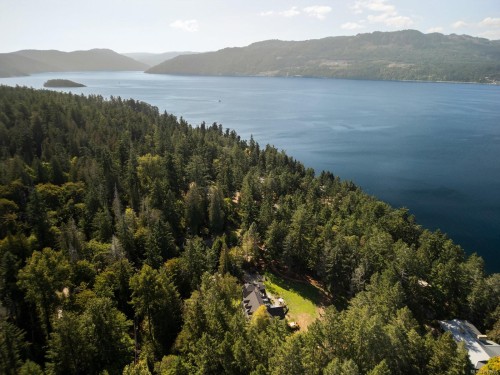 560 Salmon Rd, North Saanich, BC 