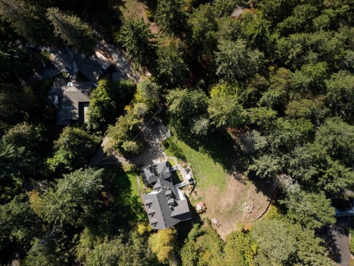 560 Salmon Rd, North Saanich, BC 