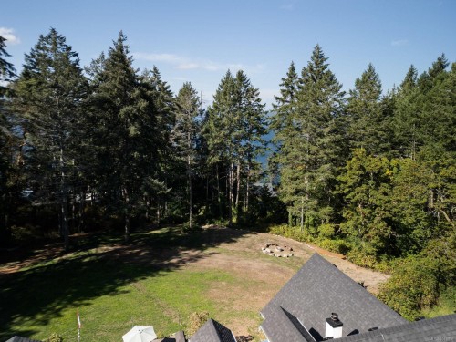 560 Salmon Rd, North Saanich, BC 