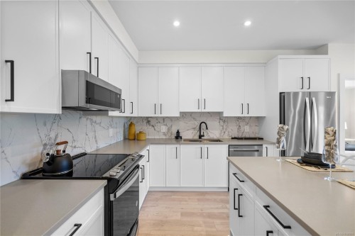 606-1371 Goldstream Ave, Langford, BC - Indoor Photo Showing Kitchen With Upgraded Kitchen