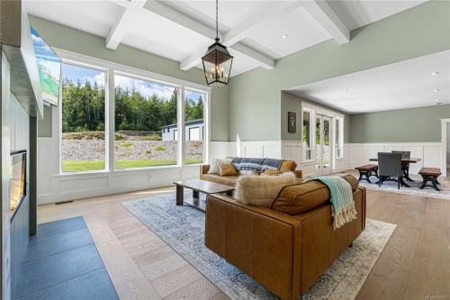 1227 Burbank Rd, Qualicum Beach, BC 