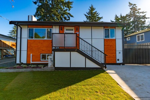 4037 Lakehill Pl, Saanich, BC 