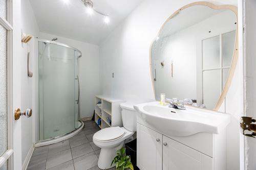 Bathroom - 6639 Rue Hurteau, Montréal (Le Sud-Ouest), QC - Indoor Photo Showing Bathroom