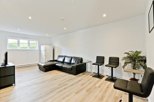 Salle familiale - 780 Rue Mcauley, Coaticook, QC - Indoor