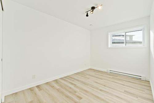 Chambre à coucher - 780 Rue Mcauley, Coaticook, QC - Indoor Photo Showing Other Room