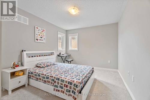 92 Bethune Avenue, Hamilton, ON - Indoor Photo Showing Bedroom
