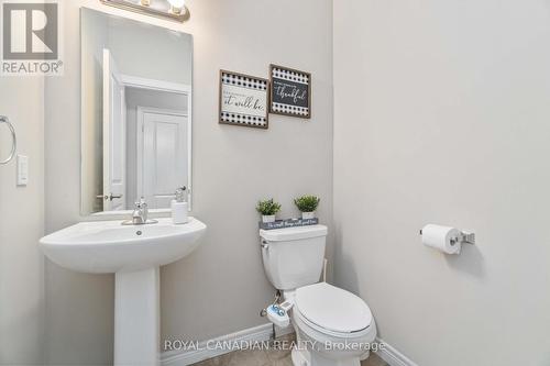 92 Bethune Avenue, Hamilton, ON - Indoor Photo Showing Bathroom