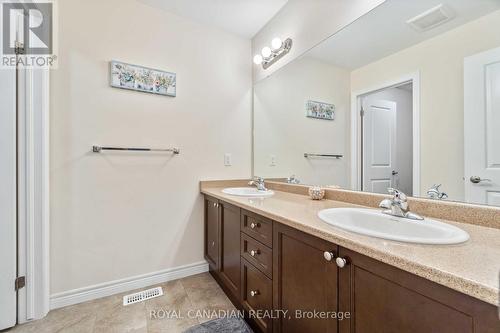 92 Bethune Avenue, Hamilton, ON - Indoor Photo Showing Bathroom