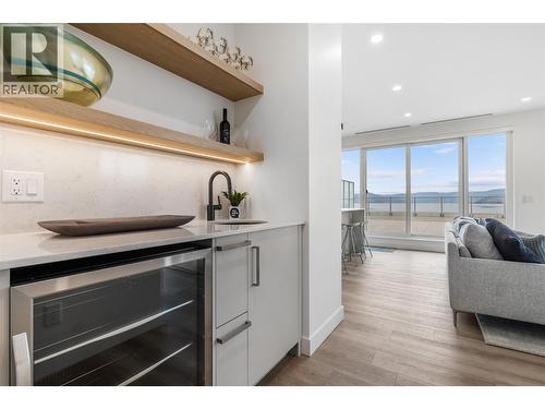 3340 Lakeshore Road Unit# 706, Kelowna, BC - Indoor Photo Showing Kitchen