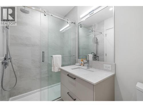 3340 Lakeshore Road Unit# 706, Kelowna, BC - Indoor Photo Showing Bathroom