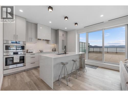 3340 Lakeshore Road Unit# 706, Kelowna, BC - Indoor Photo Showing Kitchen With Upgraded Kitchen
