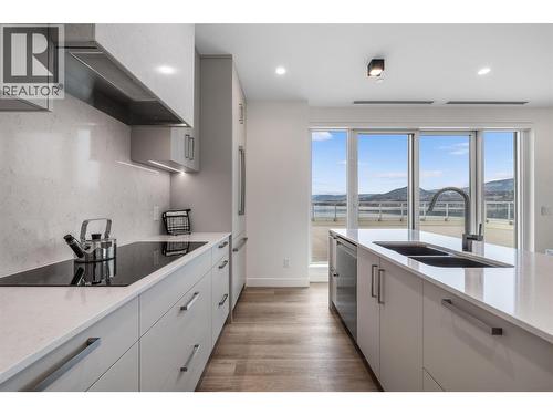 3340 Lakeshore Road Unit# 706, Kelowna, BC - Indoor Photo Showing Kitchen With Double Sink With Upgraded Kitchen