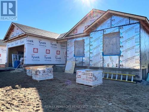 22 Durant Street, Petawawa, ON - Outdoor