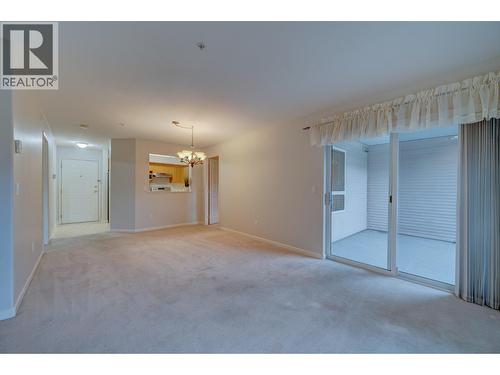 open floor plan-new paint - 860 Nicolani Drive Unit# 204, Kamloops, BC - Indoor Photo Showing Other Room