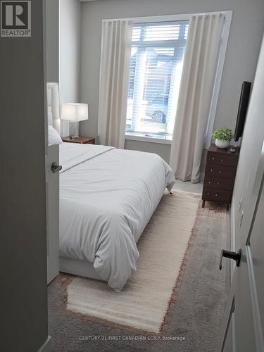 5 - 1355 Whetherfield Street, London North (North M), ON - Indoor Photo Showing Bedroom