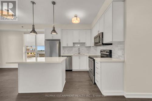520 - 2486 Old Bronte Road, Oakville, ON - Indoor Photo Showing Kitchen With Stainless Steel Kitchen With Upgraded Kitchen