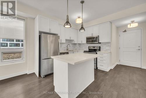 520 - 2486 Old Bronte Road, Oakville, ON - Indoor Photo Showing Kitchen With Stainless Steel Kitchen With Upgraded Kitchen