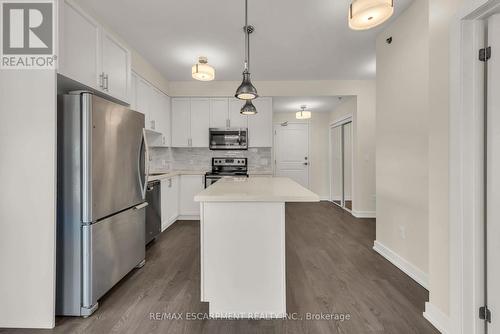 520 - 2486 Old Bronte Road, Oakville, ON - Indoor Photo Showing Kitchen With Stainless Steel Kitchen With Double Sink With Upgraded Kitchen