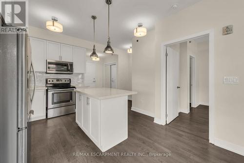 520 - 2486 Old Bronte Road, Oakville, ON - Indoor Photo Showing Kitchen With Stainless Steel Kitchen With Upgraded Kitchen