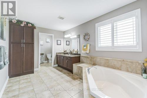 33 Lockman Drive, Hamilton, ON - Indoor Photo Showing Bathroom