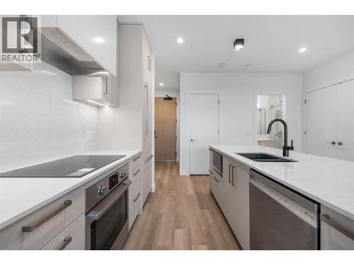 3340 Lakeshore Road Unit# 802, Kelowna, BC - Indoor Photo Showing Kitchen With Double Sink With Upgraded Kitchen