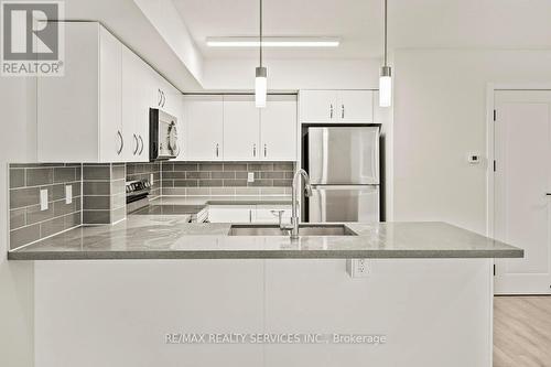 C62 - 370 Fisher Mills Road, Cambridge, ON - Indoor Photo Showing Kitchen With Double Sink