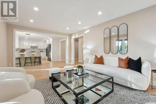 4 Snowcrest Crescent, Markham, ON - Indoor Photo Showing Living Room