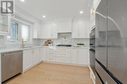 4 Snowcrest Crescent, Markham, ON - Indoor Photo Showing Kitchen With Upgraded Kitchen
