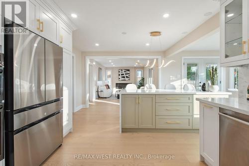 4 Snowcrest Crescent, Markham, ON - Indoor Photo Showing Kitchen With Upgraded Kitchen