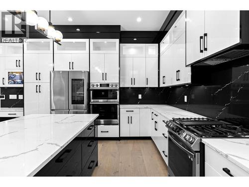 4630 Raymer Road, Kelowna, BC - Indoor Photo Showing Kitchen With Upgraded Kitchen