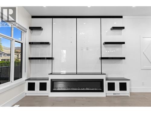 4630 Raymer Road, Kelowna, BC - Indoor With Fireplace