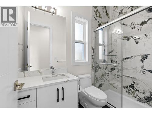 4630 Raymer Road, Kelowna, BC - Indoor Photo Showing Bathroom