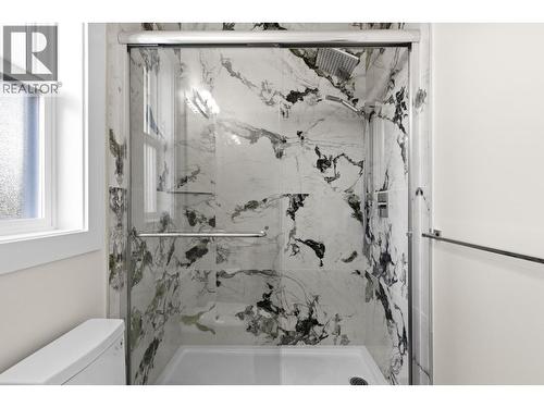 4630 Raymer Road, Kelowna, BC - Indoor Photo Showing Bathroom